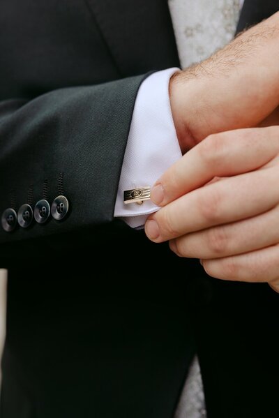 Groom cufflink details