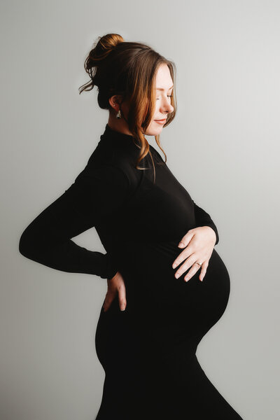 Pregnant woman poses for Maternity Photos in Charleston, SC.