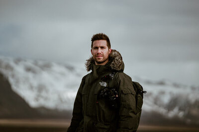 Portrait de Benjamin, photographe de Deux Drôles d’Oiseaux, en Islande – une présence solitaire dans un décor brut et inspirant