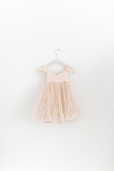 A natural, delicate and timeless pregnancy and baby photographer based in Concord, California.