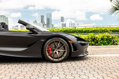 mclaren-720s-spider-convertible-black-for-rent-in-miami-007