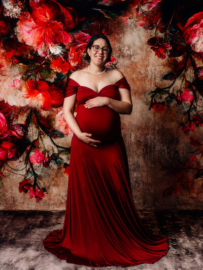 Red floral theme in Prescott AZ maternity photography by Melissa Byrne
