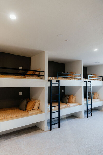 Beezah_FrankiesPlace_ALL-193