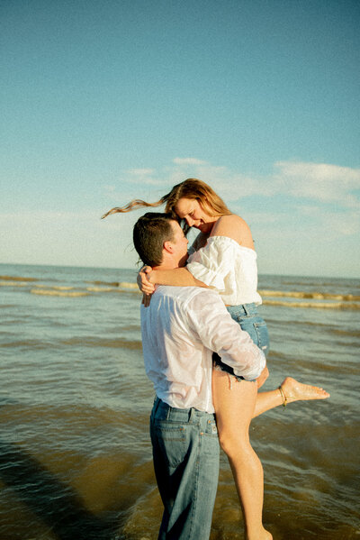 Storytelling beach engagement photography