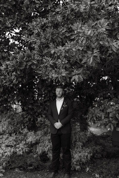 Father hugging the bride with visible emotion, capturing an intimate, heartfelt moment in authentic, documentary-style wedding photography.