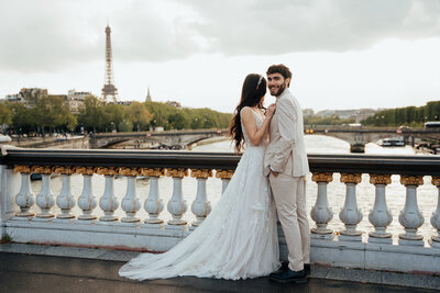 Couple eloping in front of the Eiffel Tower on Pont Alexandre iii