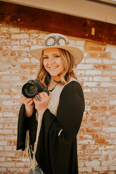 Lo - a wedding photographer and elopement photographer based in Colorado