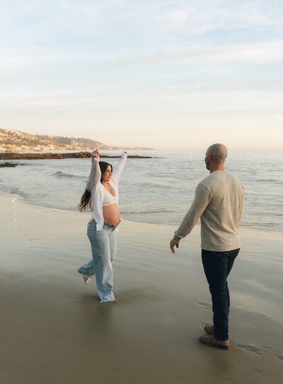Orange County maternity photography session at Laguna Beach
