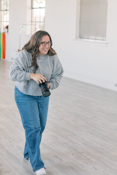 Katie Fri Photography laughing and capturing authentic moments