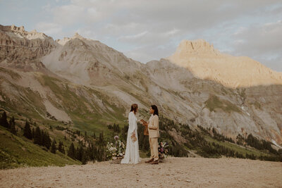 Couple reads vows in the Colorado mountains