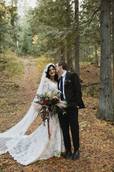 real wedding in edmonton alberta, bride reading note from groom