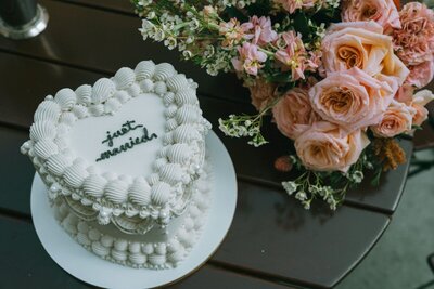 wedding cake for nyc elopement shot by Elsie Goodman Photography | NYC Elopement Packages