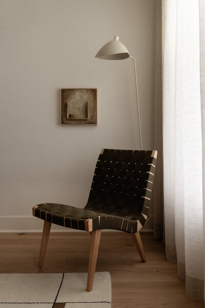 home-office-austin-texas-green-accent-chair-mid-century-modern-plaster-art-scandinavian-interior-house-franc