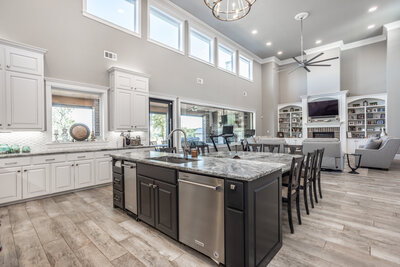 Big beautiful home for sale in Lindsay Texas with a dreamy inground pool and guest house

