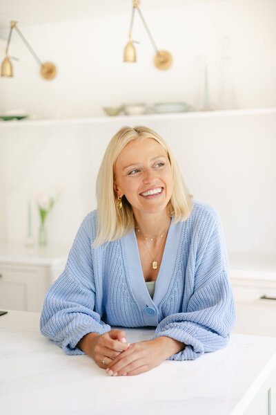 Kate Hurst guiding a client through a personalized mindset coaching session
