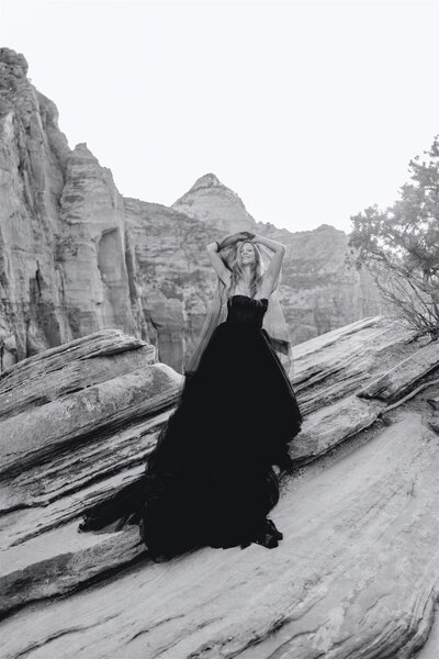 Zion-Elopement-overlook_Becca Photo-370_websize