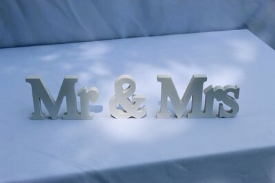 mr and mrs sign stand
