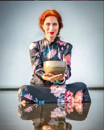 Victoria Gagarina, San Miguel-based sound healer and mindfulness teacher, integrating Aztec shamanic traditions, energy cleansing, fire and cacao ceremonies into her holistic wellness practice.