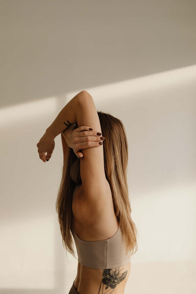 kaboompics_young-woman-practicing-yoga-at-home-28699
