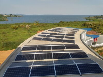 enPowerlife_Solaranlage_Hotel_Uganda_1-min