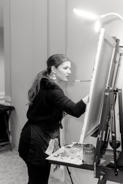 Expert Live Wedding Painter painting at a wedding