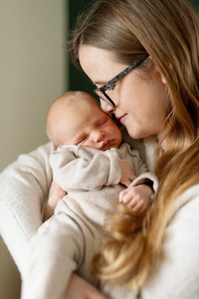 minneapolis-newborn-photographer-bauer-creative (23)