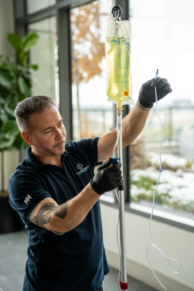 US Mobile IV team member preparing IV therapy setup, a partner of Wellness & Hormone Health in Centennial, CO.