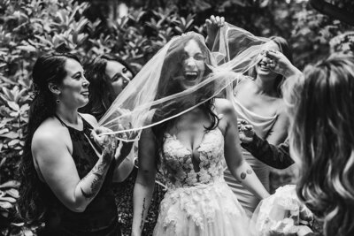newlyweds in vintage blue car