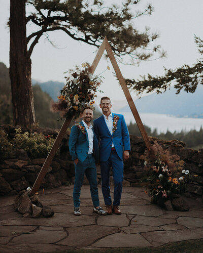 A gay wedding couple at The Griffin House in Hood RIver, Oregon.