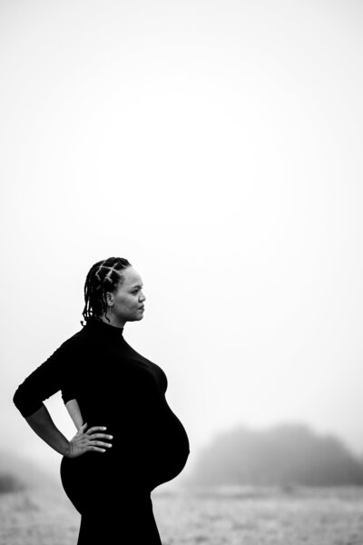 Outdoor maternity photograph by Xilo photography