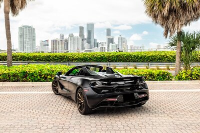 mclaren-720s-spider-convertible-black-for-rent-in-miami-rear-quarter-view-010