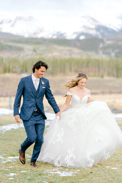 Mary Ann photographed a beautiful, autumn  Devil's Thumb ranch wedding.