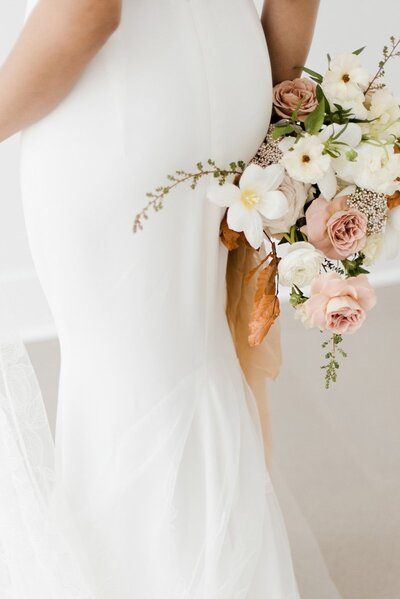 Bride holding her unique wedding bouquet designed by extraordinary ECLAT Destination Weddings agency in Vienna
