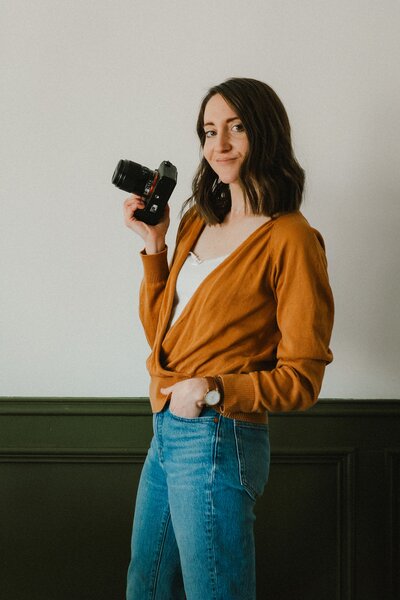 Headshot of charlottesville photographer Leah O'Connell