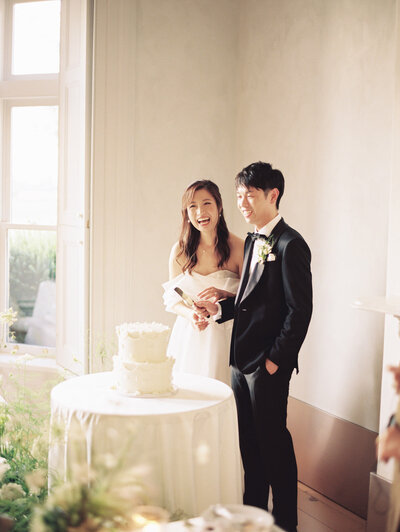 bride and groom cut cake on wedding day in adelaide