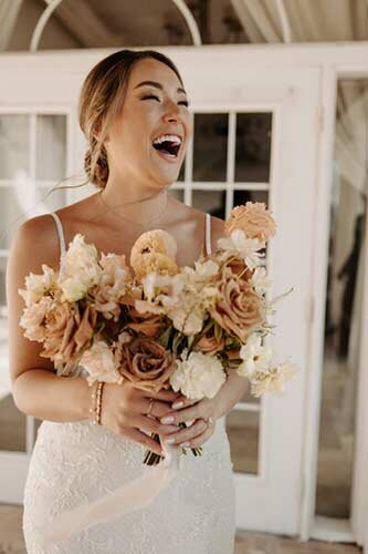 Jacksonville Event Planner helping Bride on wedding day