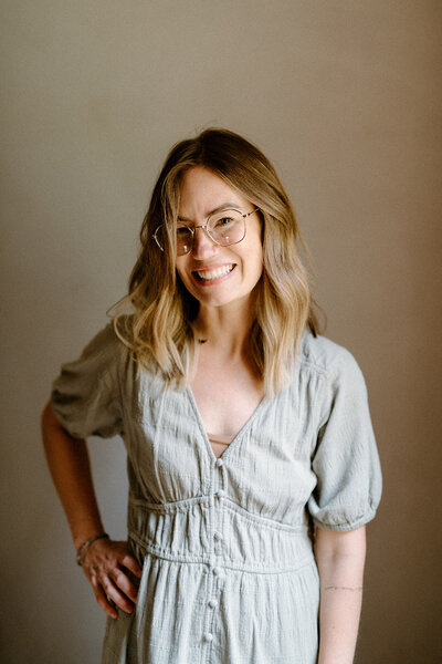 Headshot of Ali Caudill, holistic psychotherapist at Alyn Wellness Studio