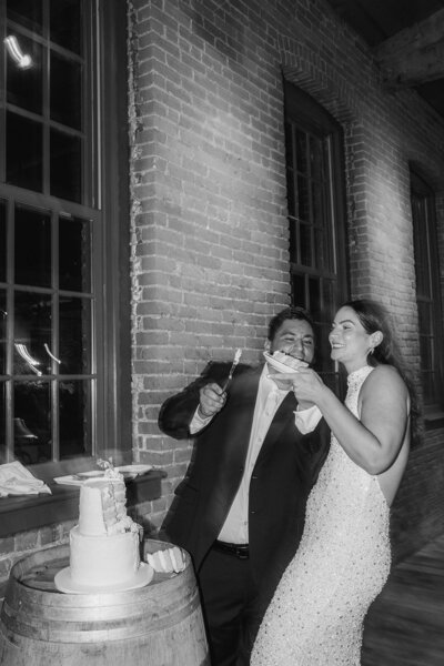 cake cutting during city winery wedding in mongtgomery,ny
