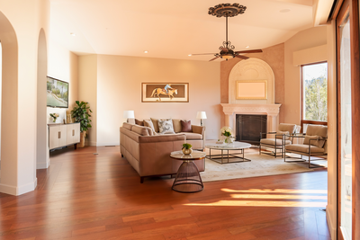 DSC05403 - Living Room - Luxury - 10