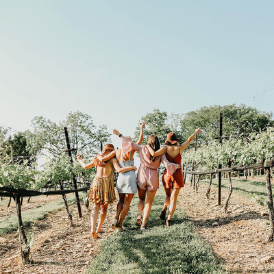 female friends | carlisledigitalmarketing.com