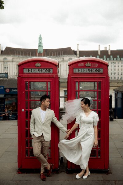 London-elopement-photographer-couple-getting-married-in-front-of-iconic-phonebooth-in-Westminster-London