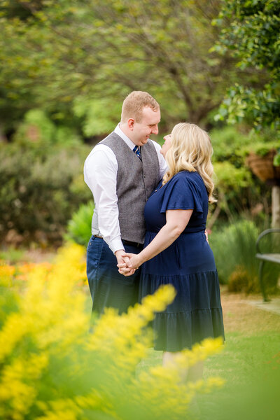 Spring engagement pictures at the Botanical Garden
