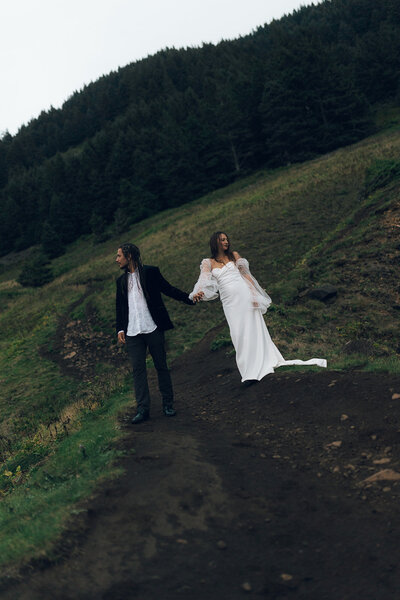 nostalgic cliffs couple