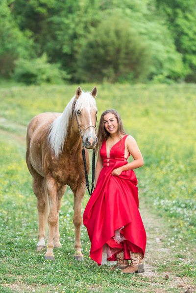 Nashville senior portraits with horse