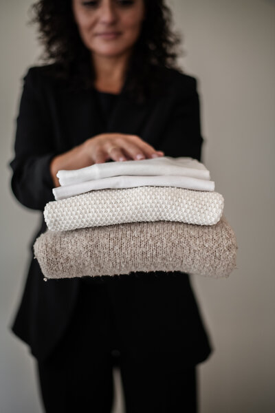 opgevouwen stapel kleding