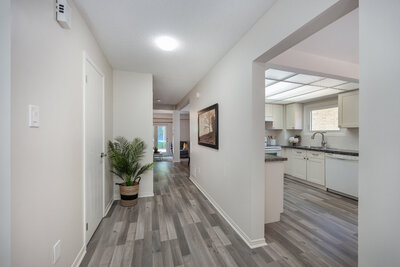 81 McCrimmon foyer