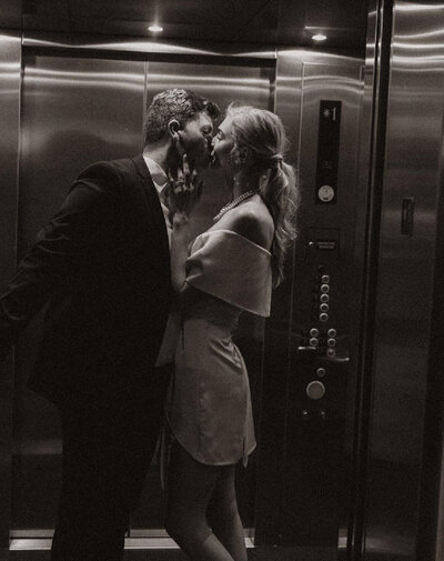 couple-kissing-in-elevator