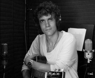 Headshot of musician Jakob Reinhardt.