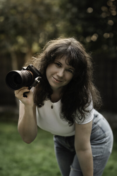 Portrait of photographer behind Thistle and Bloom Photography in Edmonds, serving the Seattle area with newborn, maternity & milestone photography.