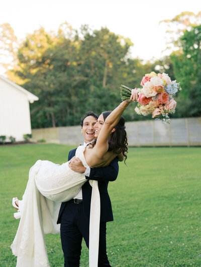 addison-woods-wedding-bouquet-the-lilee-cottage1